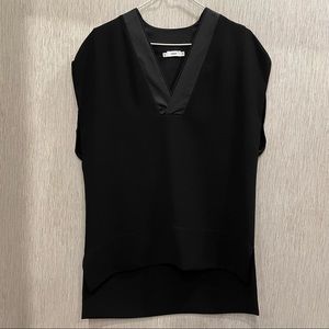 Vince Satin V-Neck Blouse Sz XS Black P39